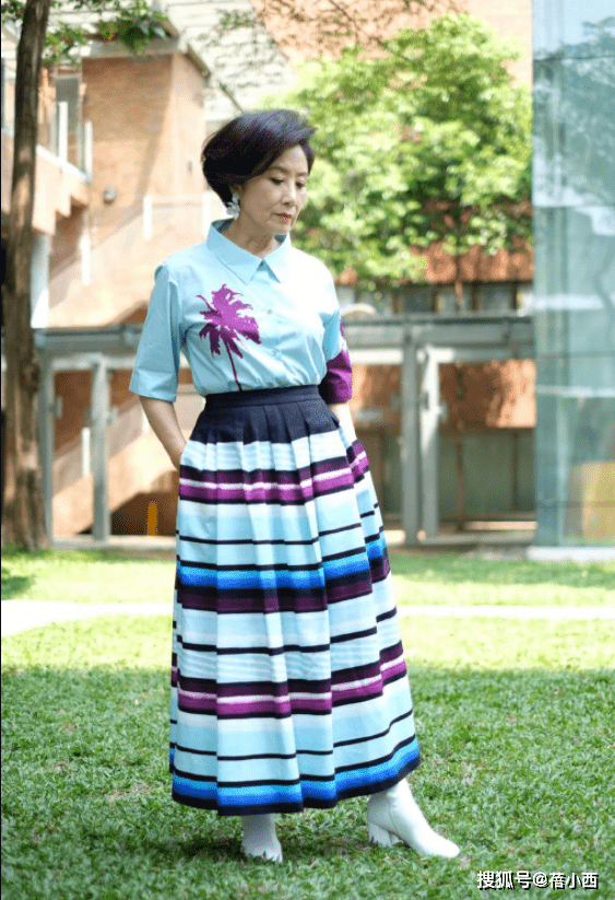 活动|汪明荃73岁又怎样？穿搭、发型、妆容都精致，气质在不用刻意扮嫩