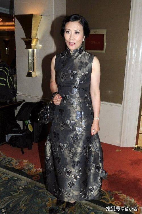 活动|汪明荃73岁又怎样？穿搭、发型、妆容都精致，气质在不用刻意扮嫩