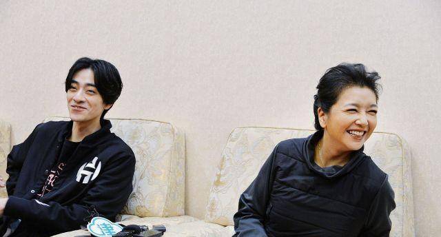 整体|53岁江珊穿得和普通人一样,气质却优雅迷人,一张天然脸真的抗老