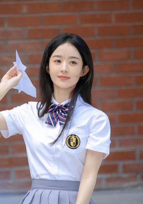 赵丽颖|自强的女人有多美,看赵丽颖穿JK裙就知道了,又甜又嫩不像结过婚