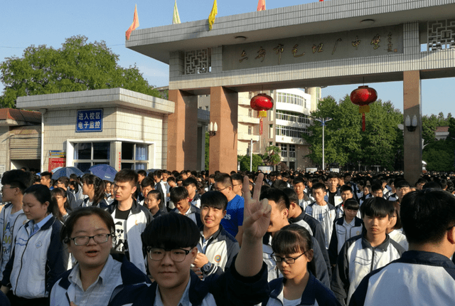 21年高考毛坦厂中学翻车了 仅一人考上清华 其实已经尽力了 成绩