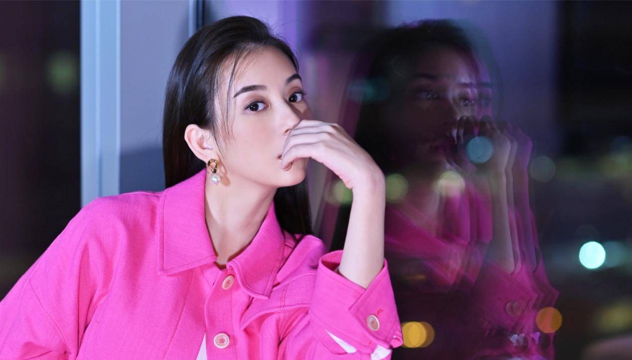 身材|郭富城的老婆身材真好，穿吊带紧身裙好迷人，女生都移不开眼