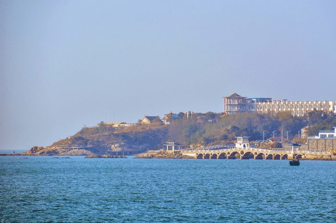 觉华岛觉华岛山石秀美,古树参天,南有张家山岛和杨家山岛,北有磨盘山