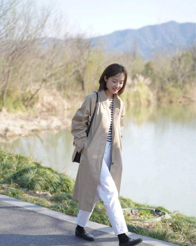 条纹|秋季半身裙穿起来会显得更有气质