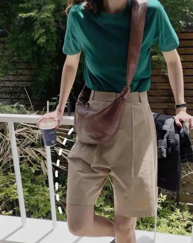 整体|“打底裤”已经失宠了！今年流行的是“爸爸裤”，遮肉显瘦又百搭