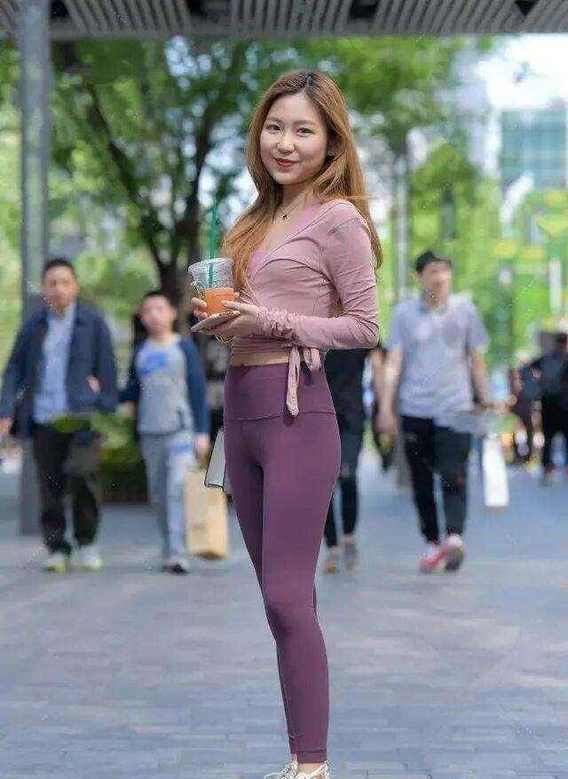 玲珑|年轻自信的打底裤穿搭随心又时髦，打造迷人的玲珑曲线，潮酷十足