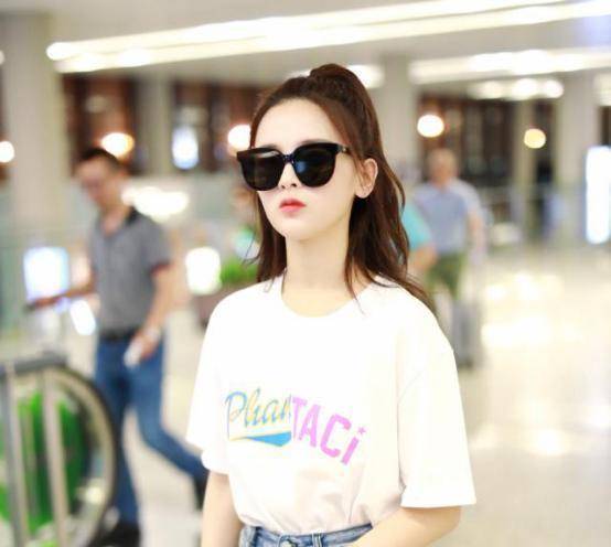青春|杨超越现身机场，黑色卫衣尽显时尚感，妥妥的小仙女无疑了
