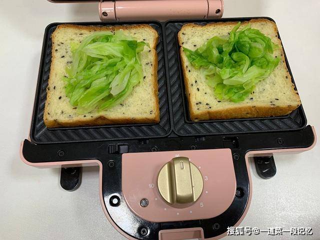 小时候|女儿就喜欢吃三明治，鸡脯肉做三明治，她一吃就喜欢这味道
