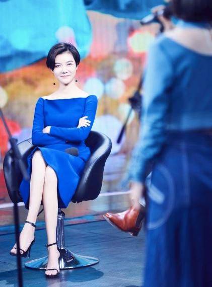 显得|车晓学倪萍减肥，瘦的肋骨形状清晰可见，干瘪瘪的没女人味啊!