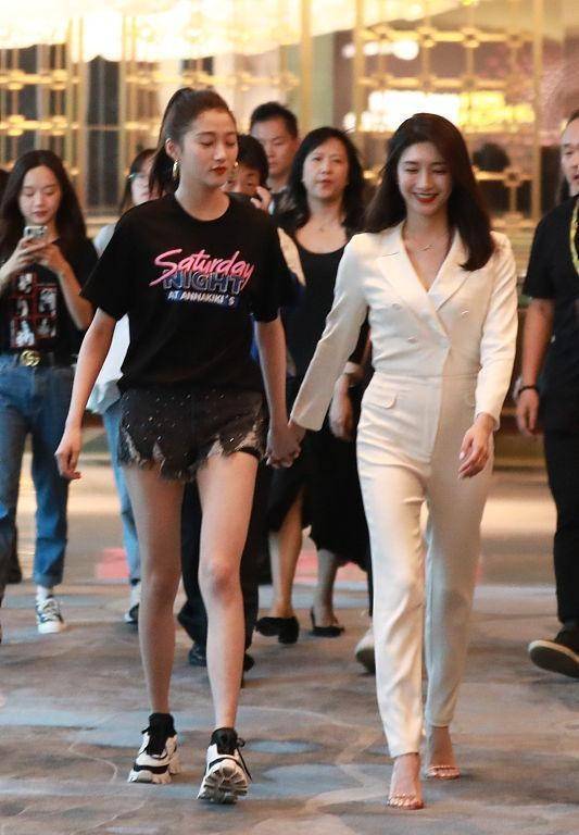 年龄段|江疏影虽然比关晓彤大11岁，但同框也无压力，青春与熟女都很美