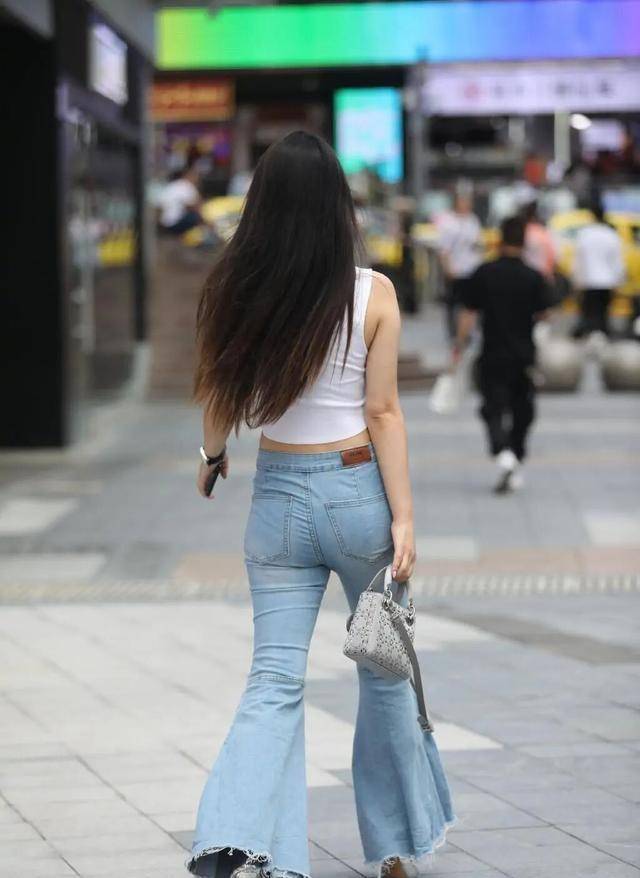 卫衣|穿着打底裤俏皮又活泼，更迷人和自信，又有优雅小知性