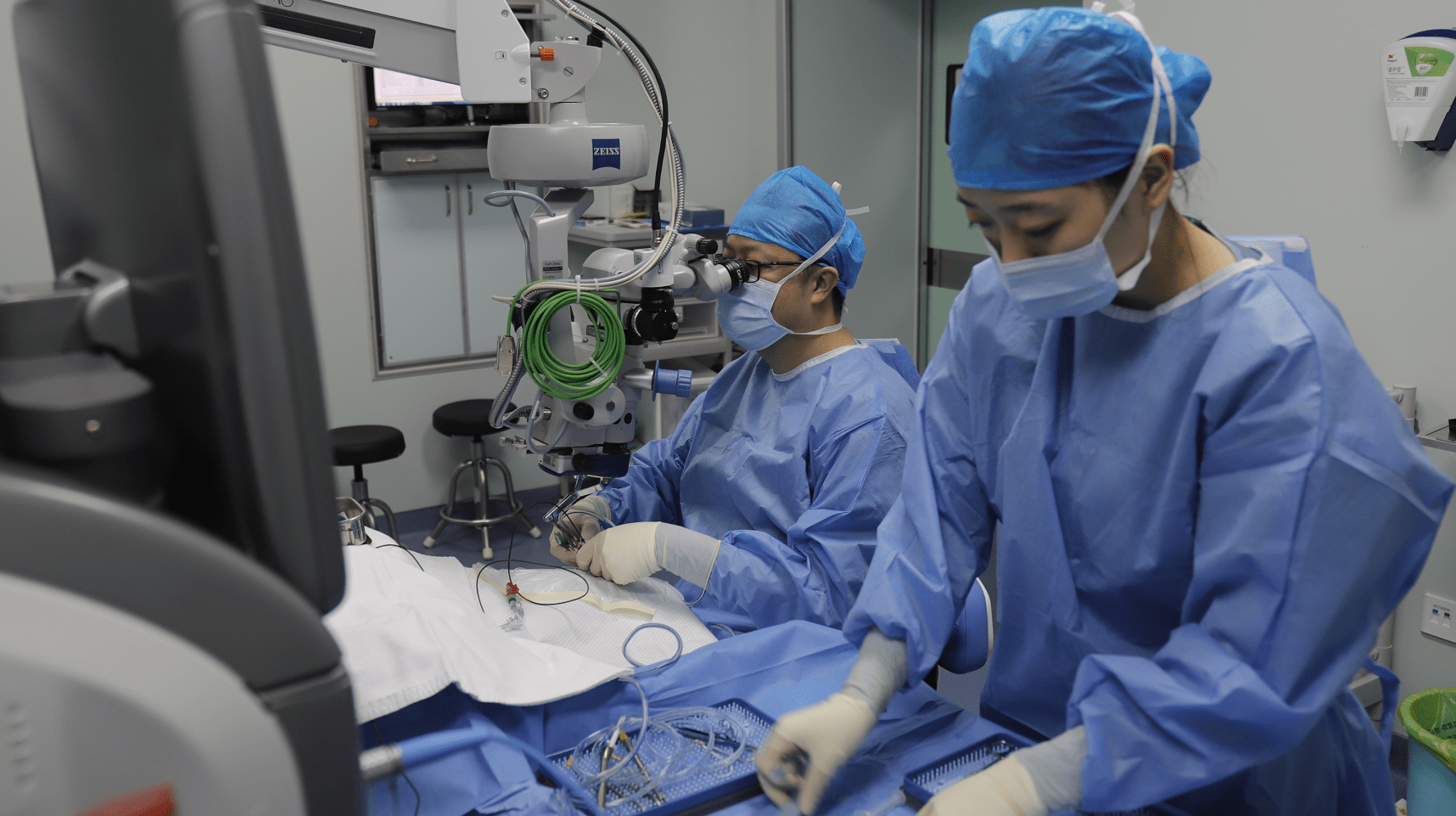 精湛的医术高尚的医德还患者二次光明