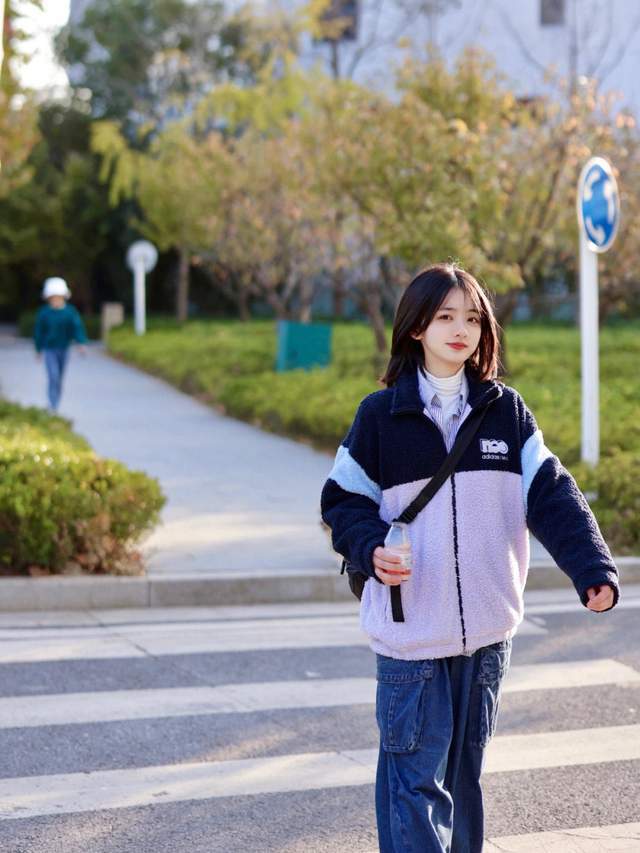 设计|早秋想要穿出甜美少女风，这几件外套一定少不了！想不时髦都难