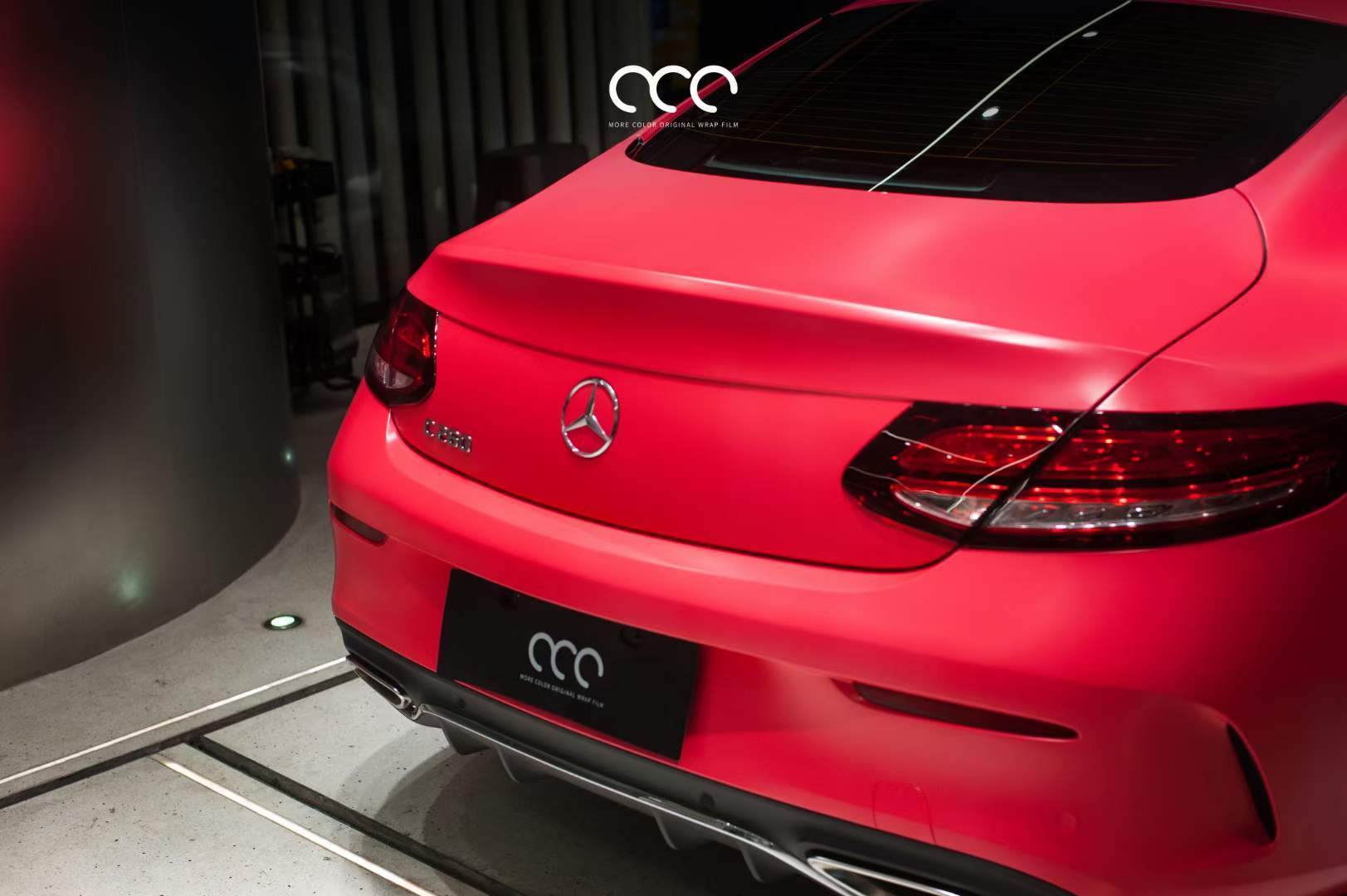 奔驰c车身贴膜漫彩改色膜hellokitty彩绘