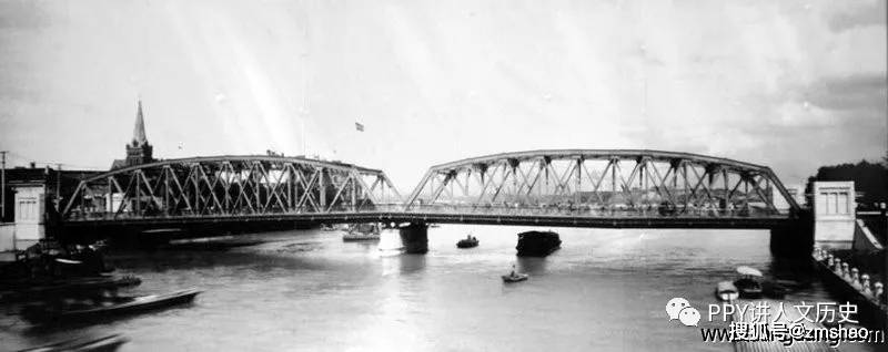 1908年1月20日外白渡桥正式通车,后来电车线路也从桥上通过.