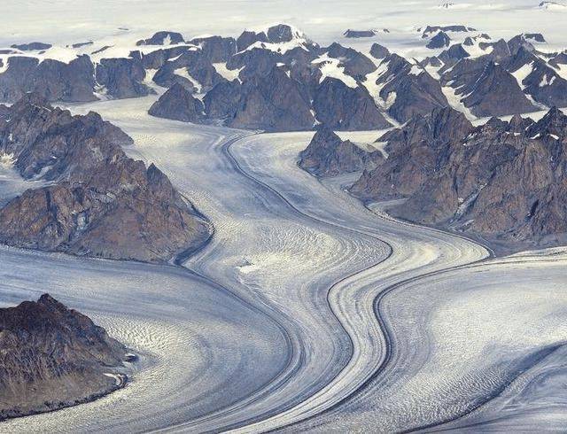 原创冷冬预警格陵兰冰盖竟遭遇71年来最大降雨是气候突变的前兆