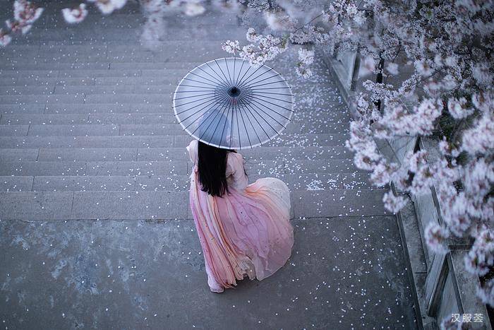 春风|男人们爱秋天还是爱秋天里穿汉服的美女?