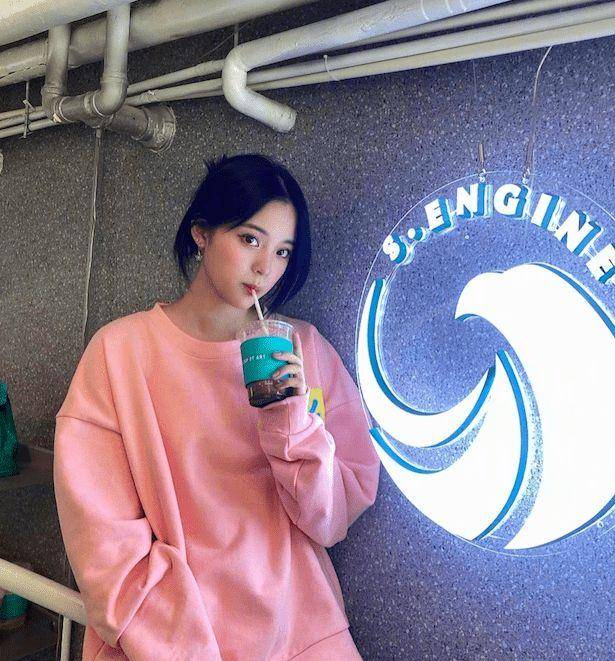 卫衣|欧阳娜娜太会打扮了！轻熟女气质抢镜，长发飘飘好漂亮