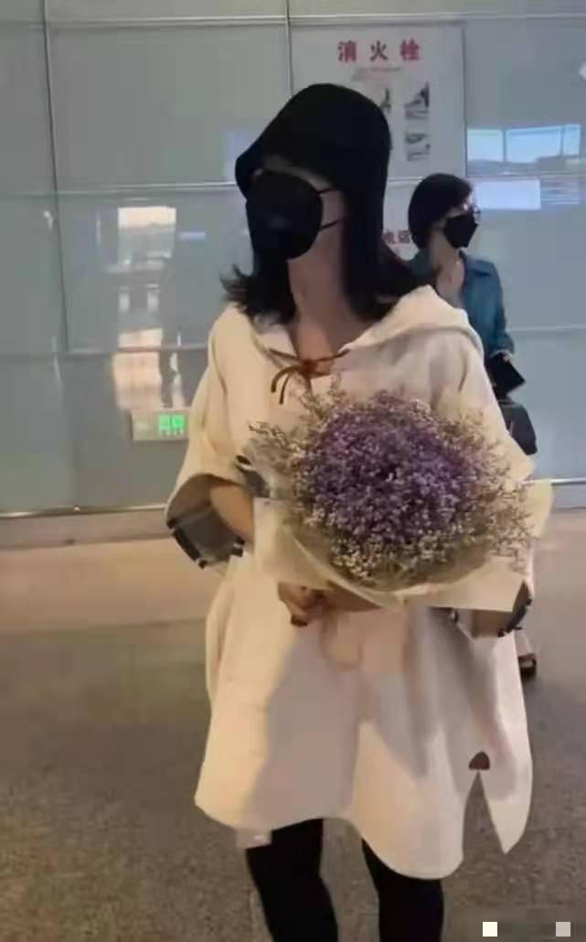 女主持|二胎复出！谢娜回归快本获赵丽颖现身支持，闺蜜感情好动人