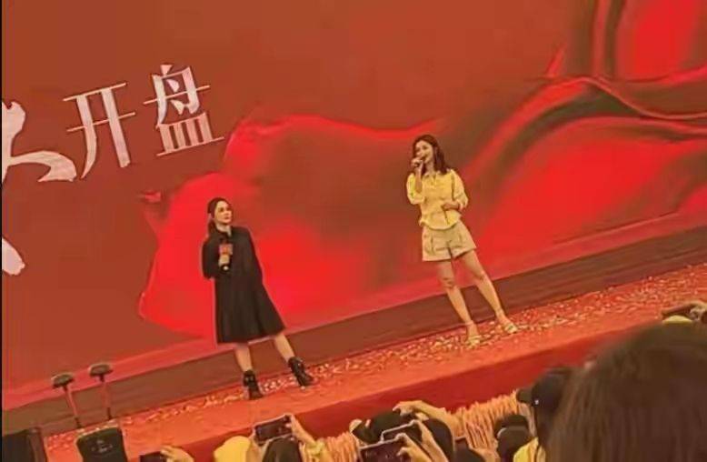 变化|阿娇变化太大了吧,穿宽松裙也难掩水桶腰,颜值再高也没身材!