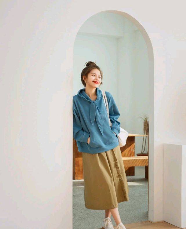 感觉|休闲风格的穿搭分享,这样搭配精致又减龄,还很有女人味