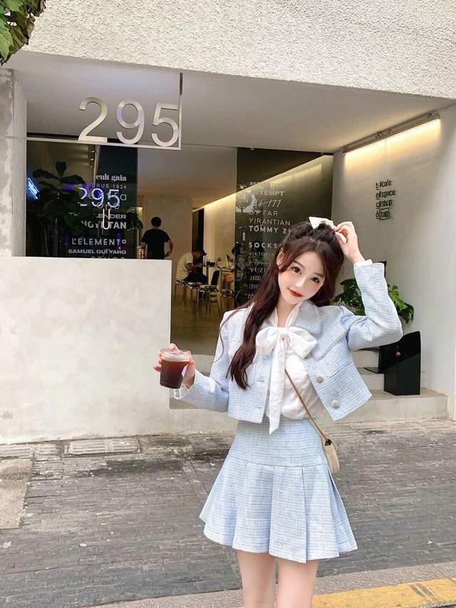 整体|秋天一定要穿一次“小香风套装”，高级不说还显白，美进骨子里