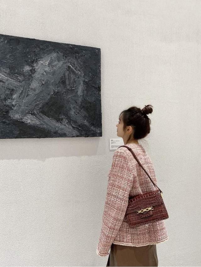 整体|秋天一定要穿一次“小香风套装”,高级不说还显白,美进骨子里