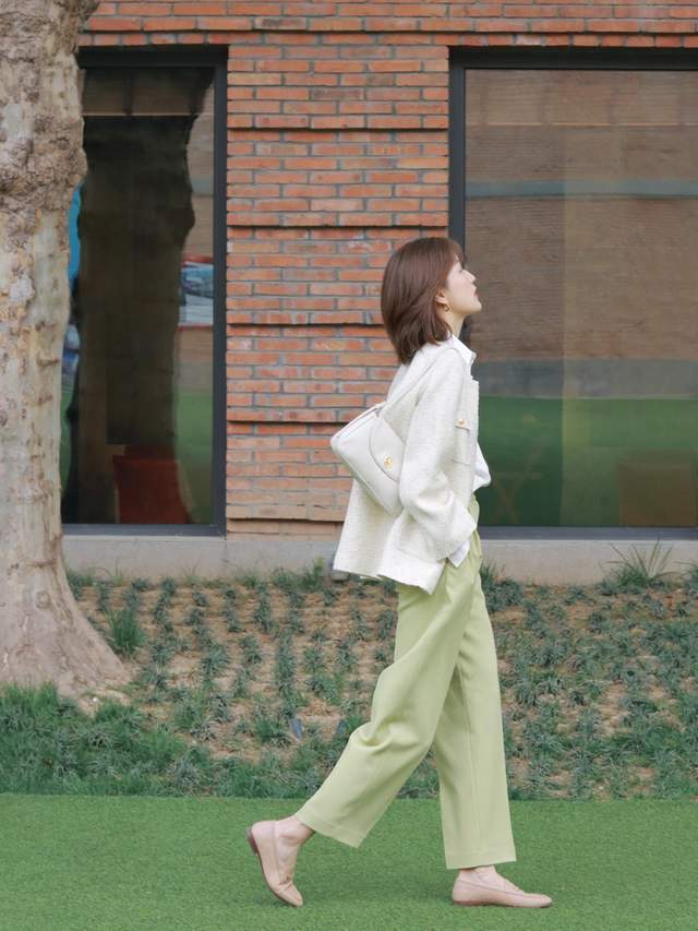 整体|秋天一定要穿一次“小香风套装”,高级不说还显白,美进骨子里