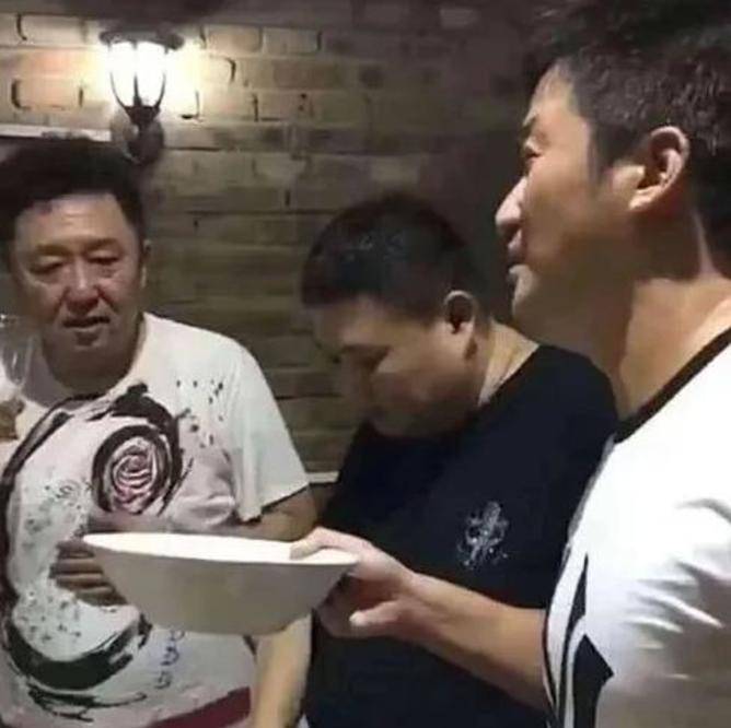 角色|“视金钱如粪土”的友谊，在吴京和于谦两人身上，体现得淋漓尽致？