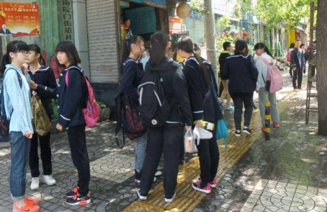 住校和走读哪个教得更好 1974f9f8f4ff47ed9da427bfa6781ee3.jpeg