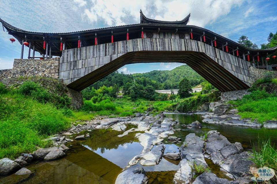 奇特|中国廊桥之乡，有一座左右不对称的廊桥，为何建成这样有两个说法