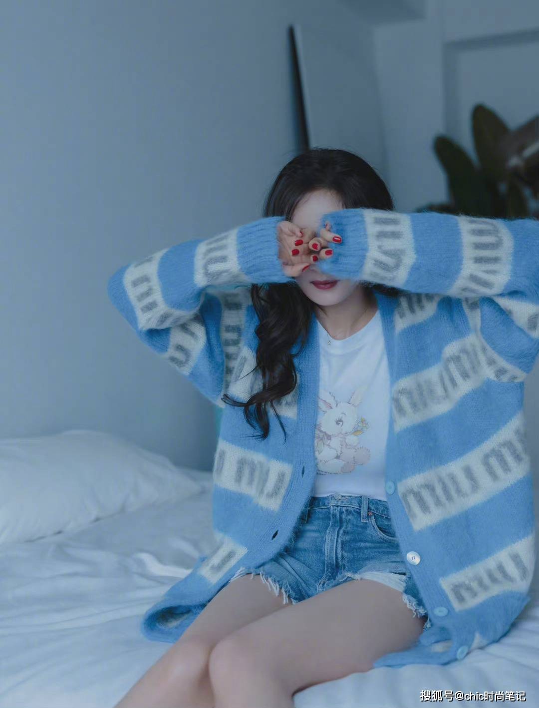 英气|连赵丽颖的机场穿搭都越来越女团，只是因为一件针织衫