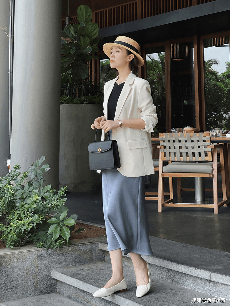 套装|有钱人穿衣更简约，阔太胡静|“真空”穿西装高配阔腿裤，真高级