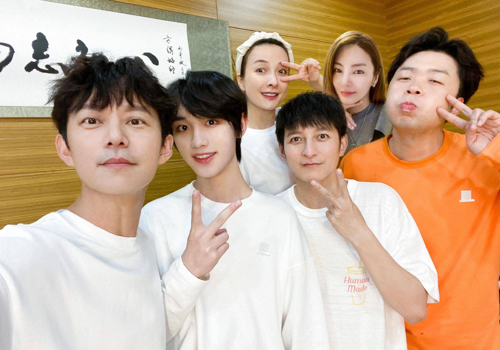 张雨绮|丁程鑫通过考察，成快本第六位主持人！观众却不满表示：爷青结