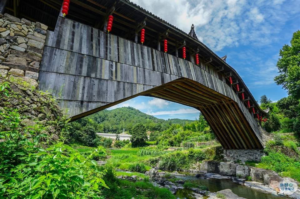 奇特|中国廊桥之乡，有一座左右不对称的廊桥，为何建成这样有两个说法