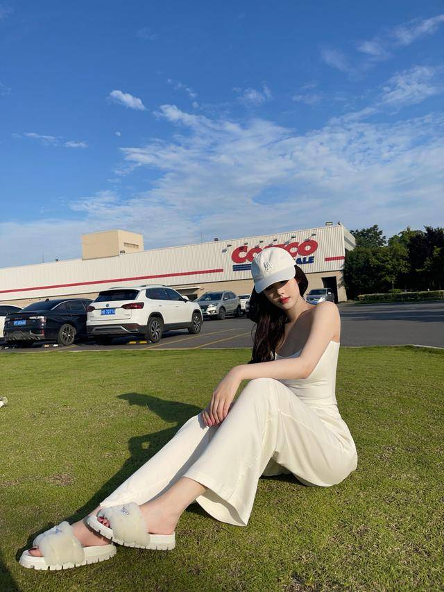 te|吊带背心上衣简洁又干练且又充满女人味