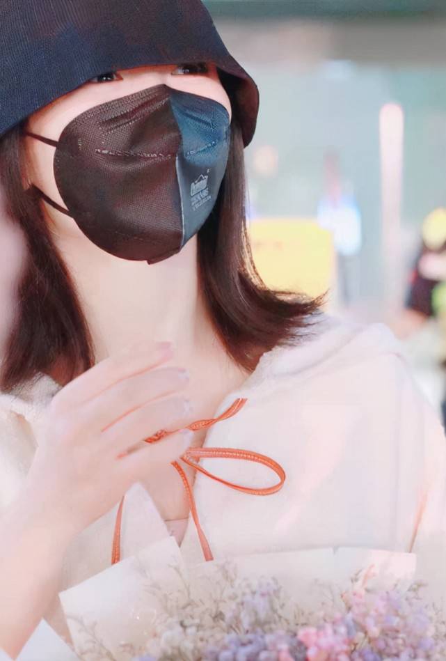 卫衣|快乐家族合体!谢娜扎脏辫高调复工心情大好,赵丽颖甘当绿叶超暖