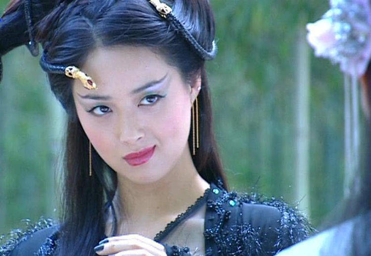 聂小倩|以动物昆虫为发饰的古装女子，你最喜欢哪一位的发饰呢？