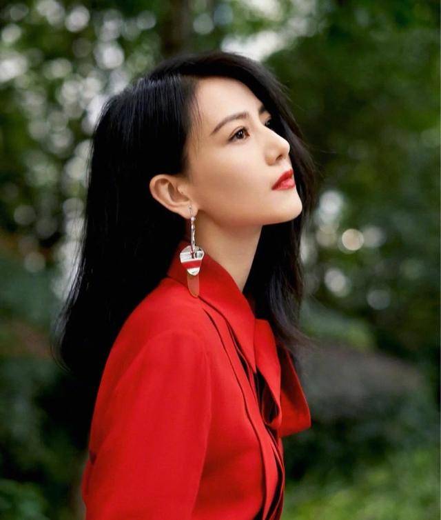 显得|真正层次高的女人，都脱下了裤装，快跟着高圆圆穿裙装