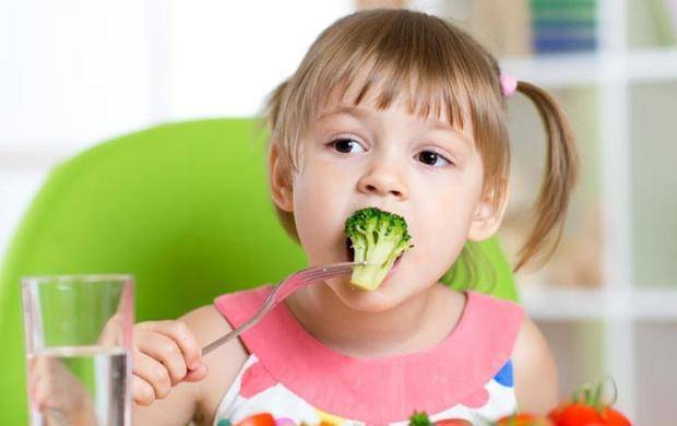 蔬菜|小女孩被查出肠癌！医生忠告：这些早餐真不能再给孩子吃了