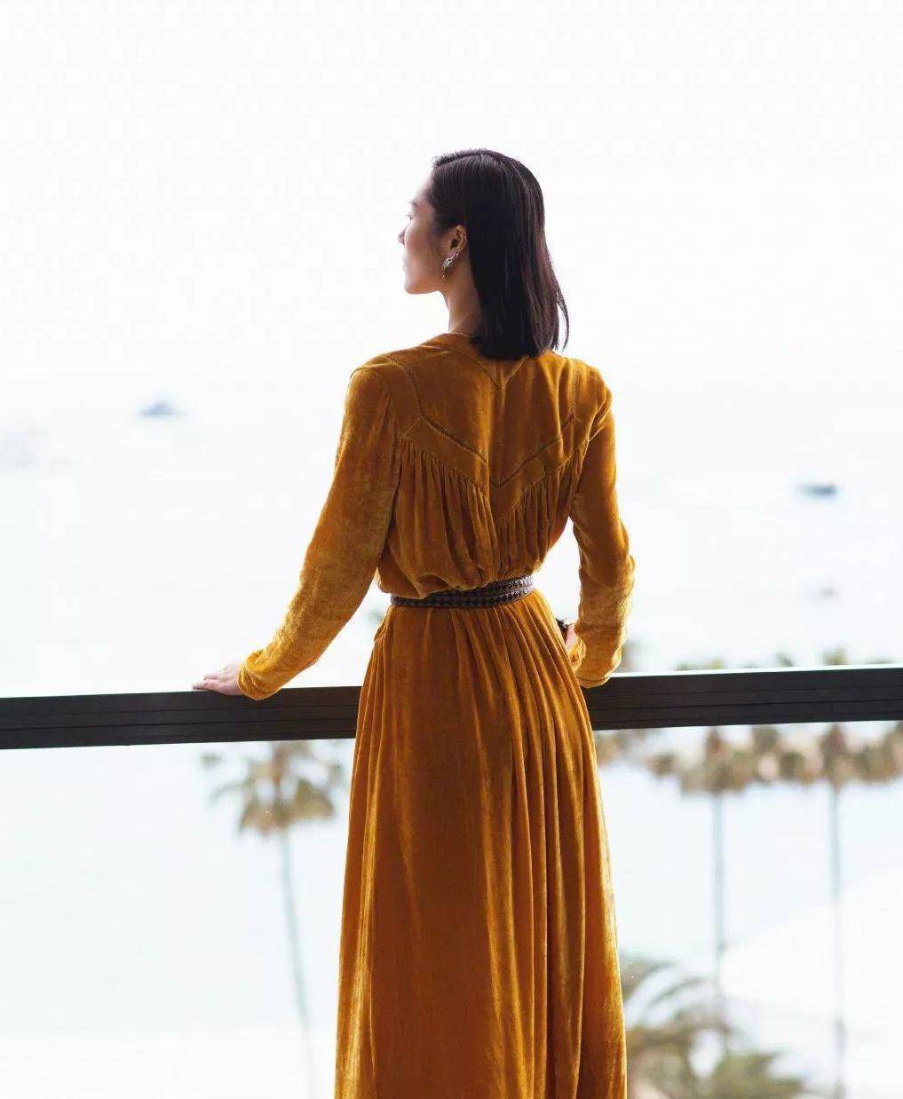 黑色|这个流行色太难穿?真人示范穿对了超显白,还会让心情变明亮!