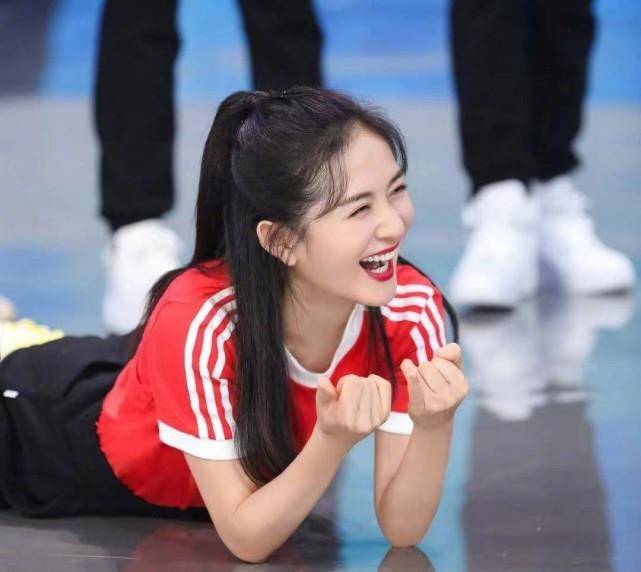 谢娜分享跳跳俏俏互动日常随爸爸还是随妈妈很明显