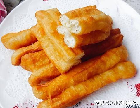 美食|我家炸油条都不用发面，焦香酥脆，放一天也不皮，比买来的好吃