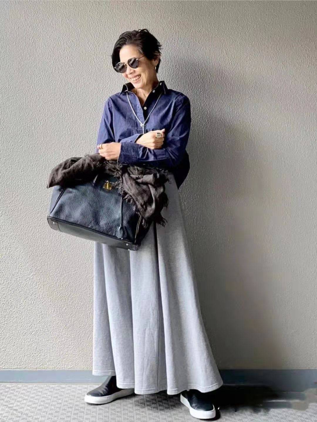 色彩|这位50岁的“姐姐”太会穿搭了，身高仅1米53，照样惊艳众人