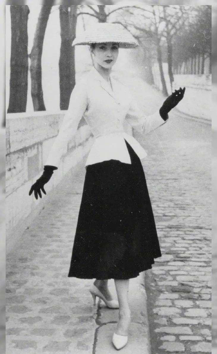 宫廷中|下周穿什么｜一起穿X型裙才是好姐妹！