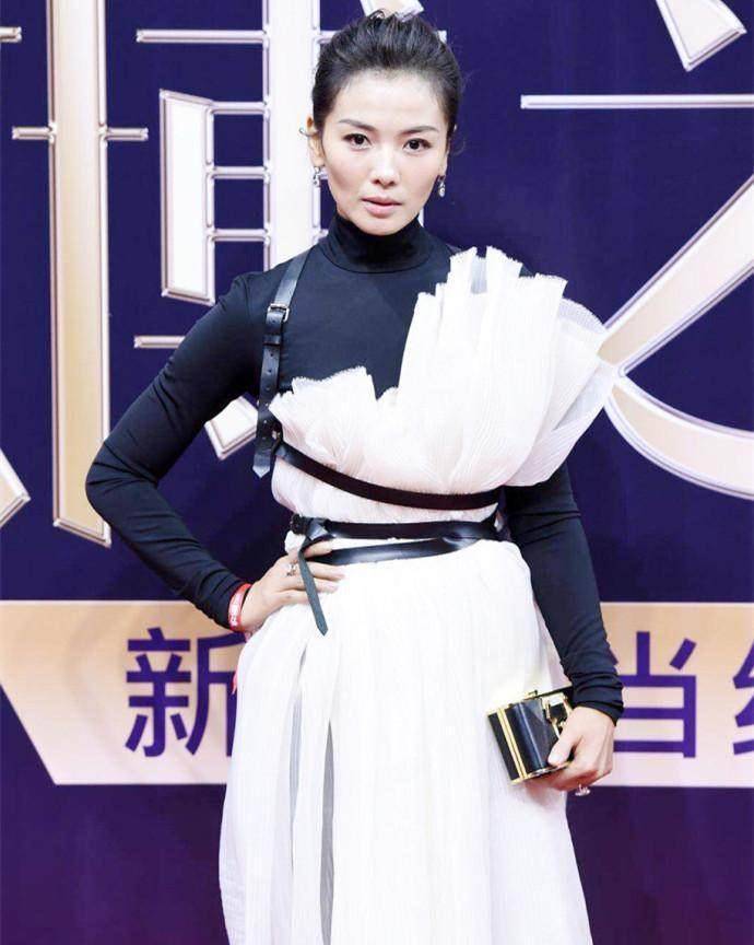 卫生纸|尴尬！刘涛这裙子就像裹了一层卫生纸 相比之下杨幂就美多了