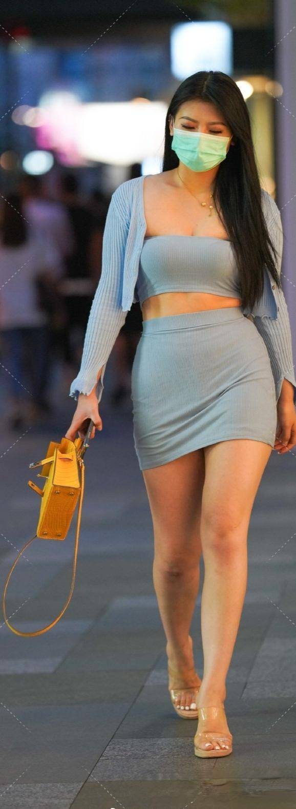 流苏|白衬衣配白色流苏的短裤，简洁大方，瘦身效果明显