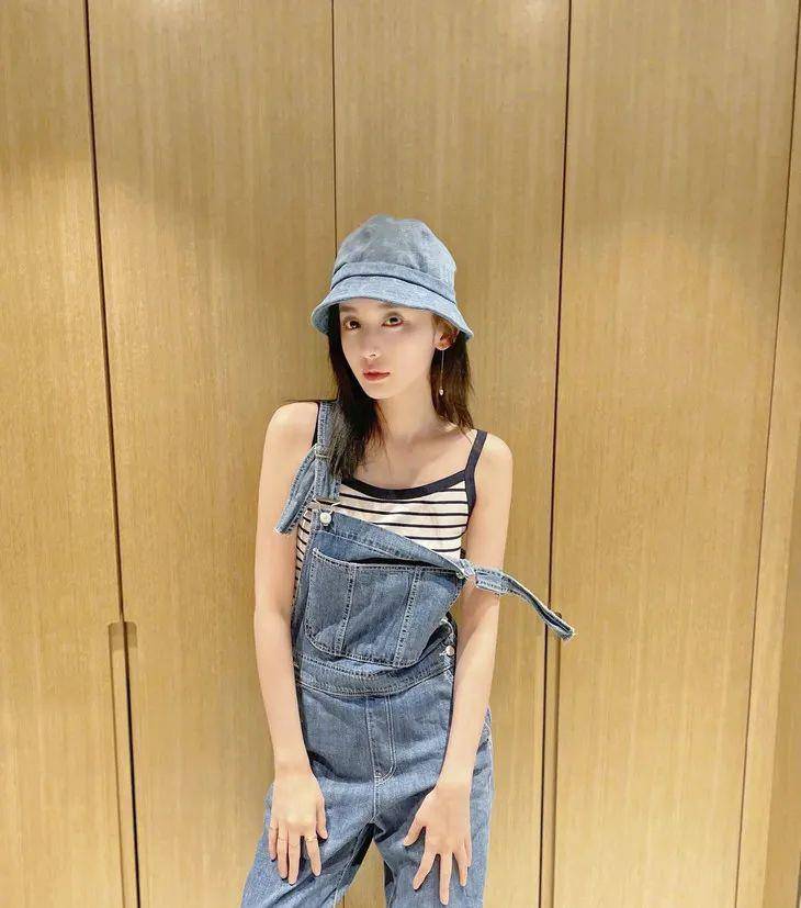 什么|下周穿什么｜刘雯的背心，我穿也能这么好看？