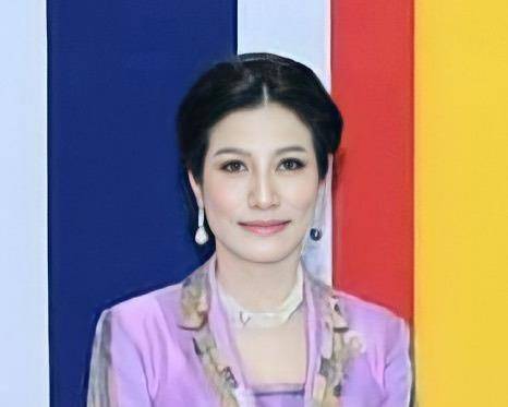 压制|诗妮娜美颜太过了，穿华丽裙装压制苏提达，满眼都是野心！