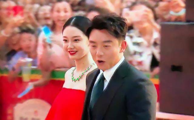 苗苗郑恺最新活动视频 581a8a9631884b3fb4b08b7e6b9e5c3f.jpeg